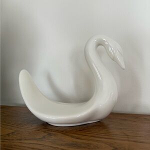 Art Deco Ceramic Porcelain Swan Figurine Bathroom Wash Cloth Hand Towel Holder
